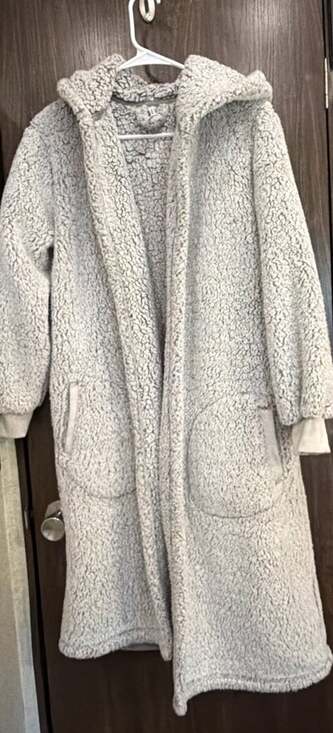 Pottery Barn Teen Other - Pottery Barn Light Gray Cozy Plush Hooded Bathrobe, One Size NO BELT